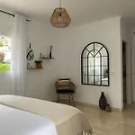 Villa Private Luxurious Walking Distance To Puerto Banus *