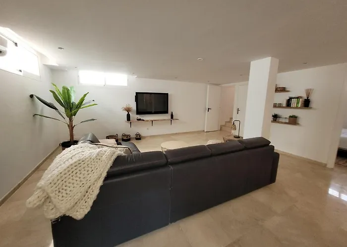 Private Luxurious Walking Distance To Puerto Banus *