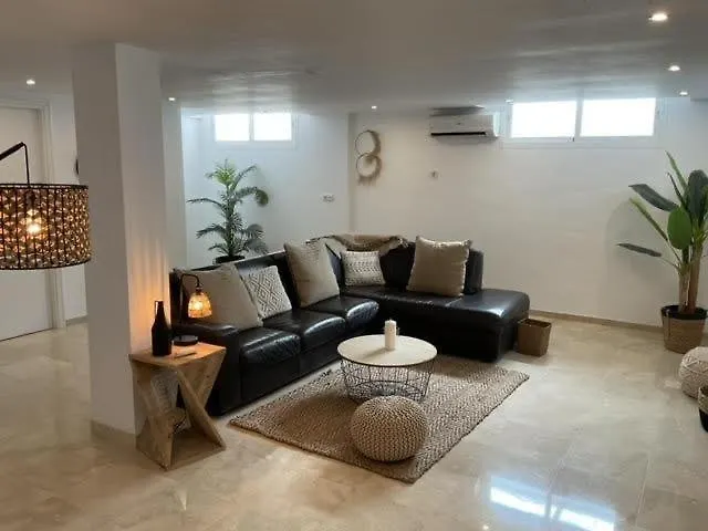 Private Luxurious Walking Distance To Puerto Banus *