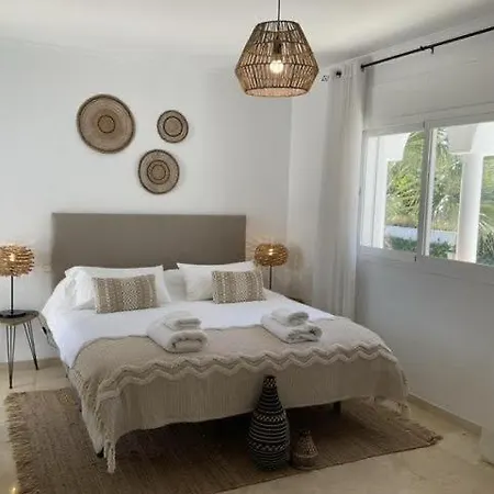 Villa Private Luxurious Walking Distance To Puerto Banus *